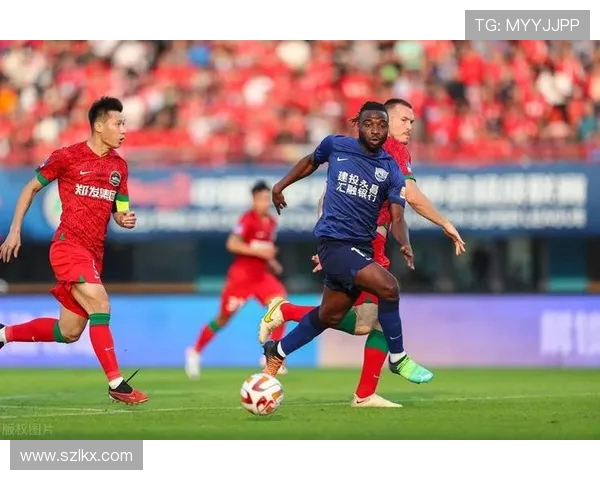 沧州雄狮主场鏖战劲旅全力冲击胜利展现球队拼搏精神